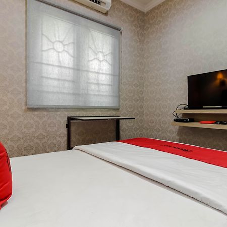 RedDoorz Syariah Plus near Lippo Cikarang Mall Bekasi Luaran gambar