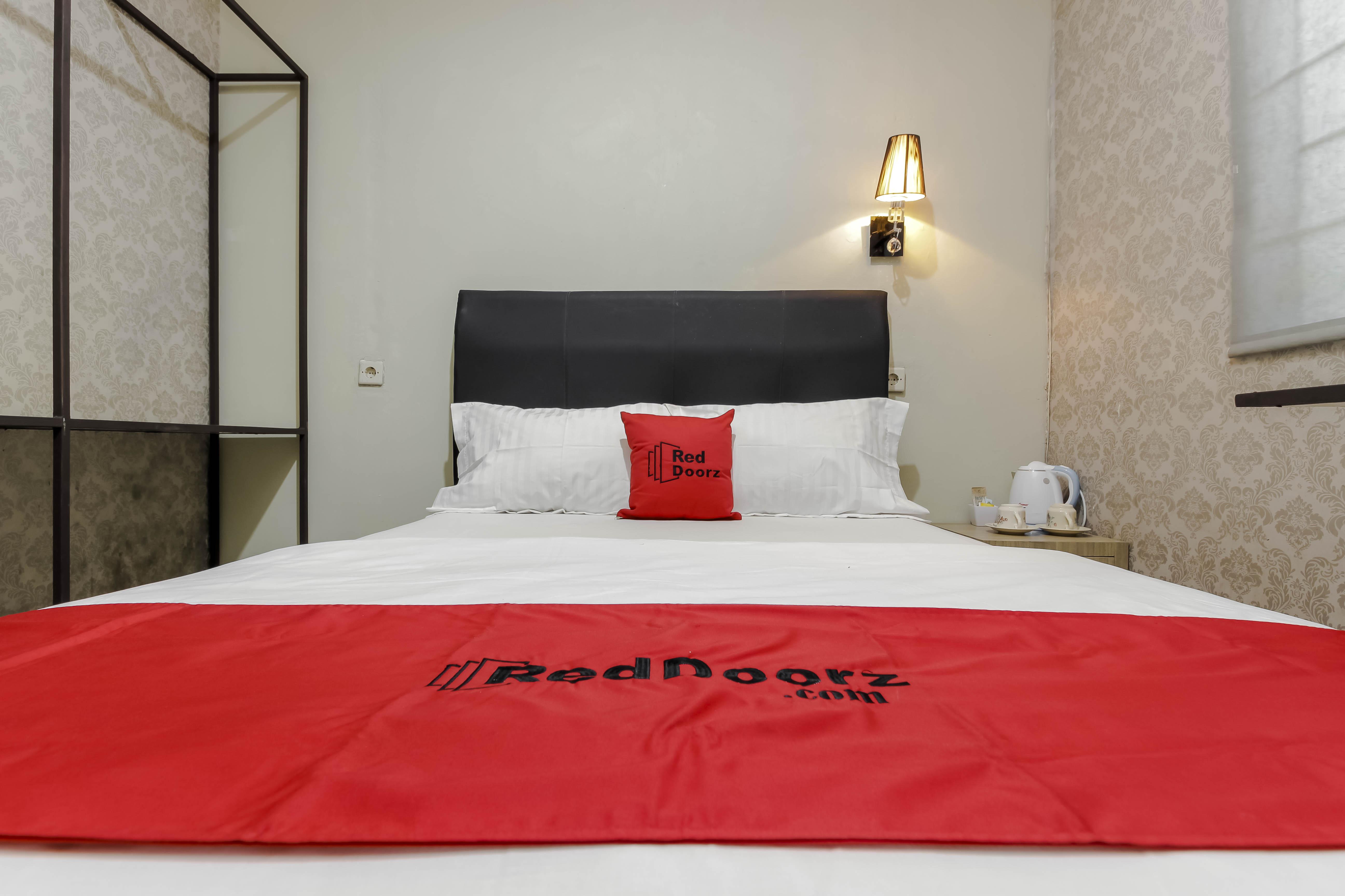 RedDoorz Syariah Plus near Lippo Cikarang Mall Bekasi Luaran gambar