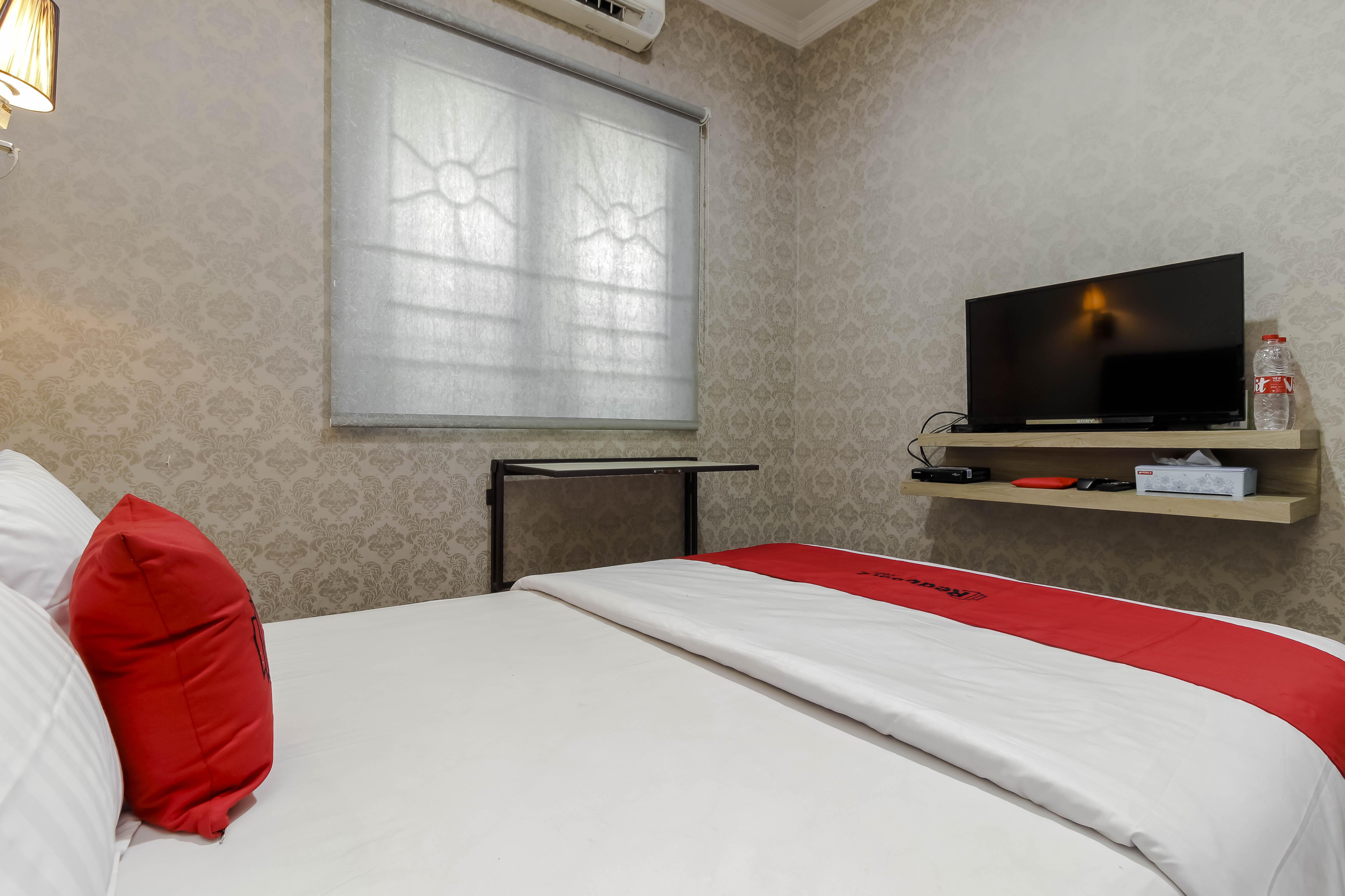 RedDoorz Syariah Plus near Lippo Cikarang Mall Bekasi Luaran gambar